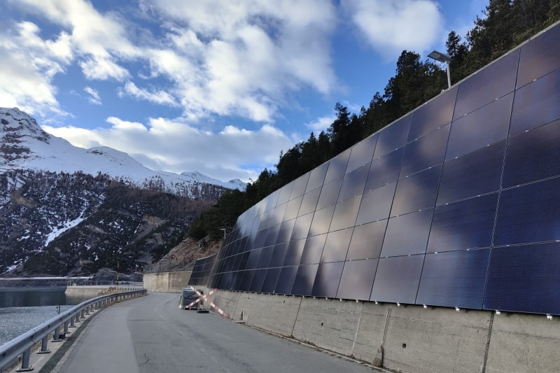 SoliTek su šveicarais vykdo saulės energijos projektus Alpėse